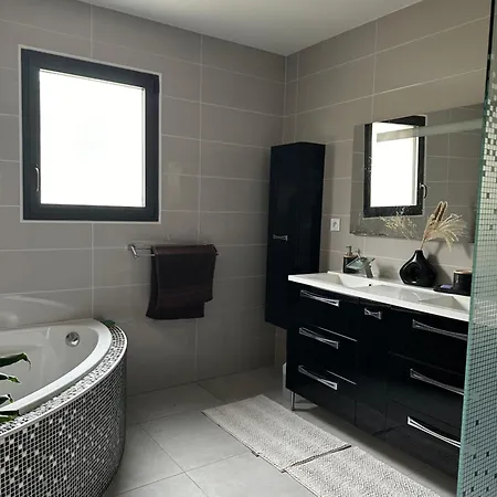 Maison Paisible Avec Piscine Privee * Bondigoux